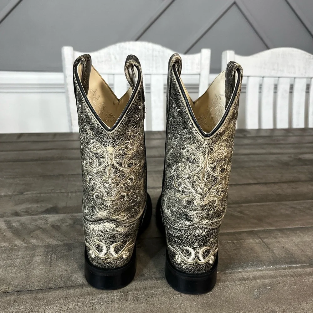 Old West leather boots with a distressed crackle finish embroidery Sz 13.5 Y